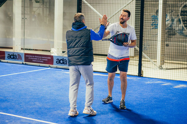 La CMCAS d'Agen organise une découverte du Padel, sport de raquette à mi chemin entre le tennis et le squash. © Sébastien Le Clézio / CCAS